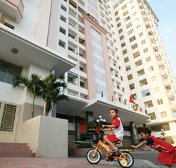 Thị trường bất động sản chờ qua tháng 8 